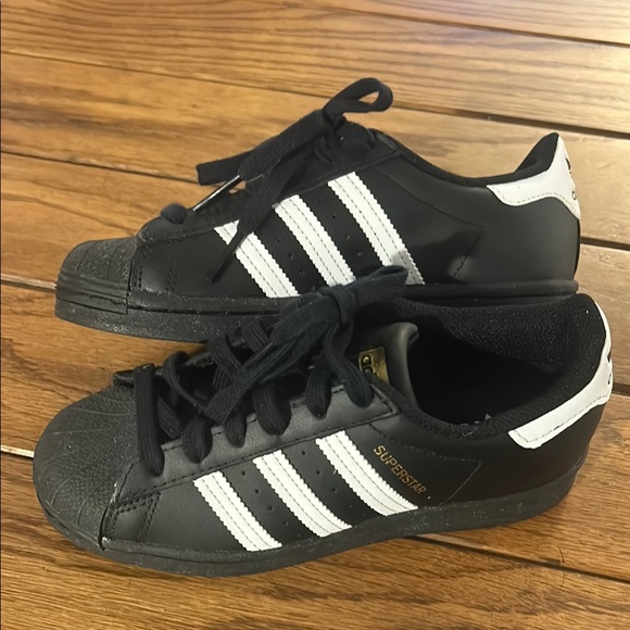 NWOT Adidas superstar shoes ❤️ - Picture 2 of 8